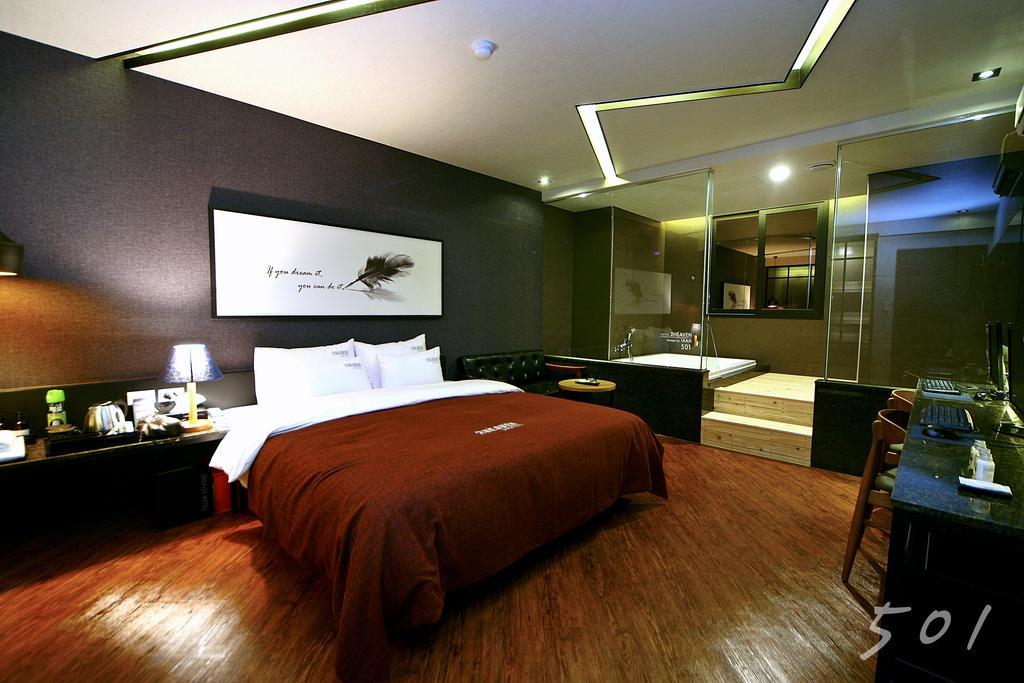 2 Heaven Hotel Seomyeon Busan Ngoại thất bức ảnh