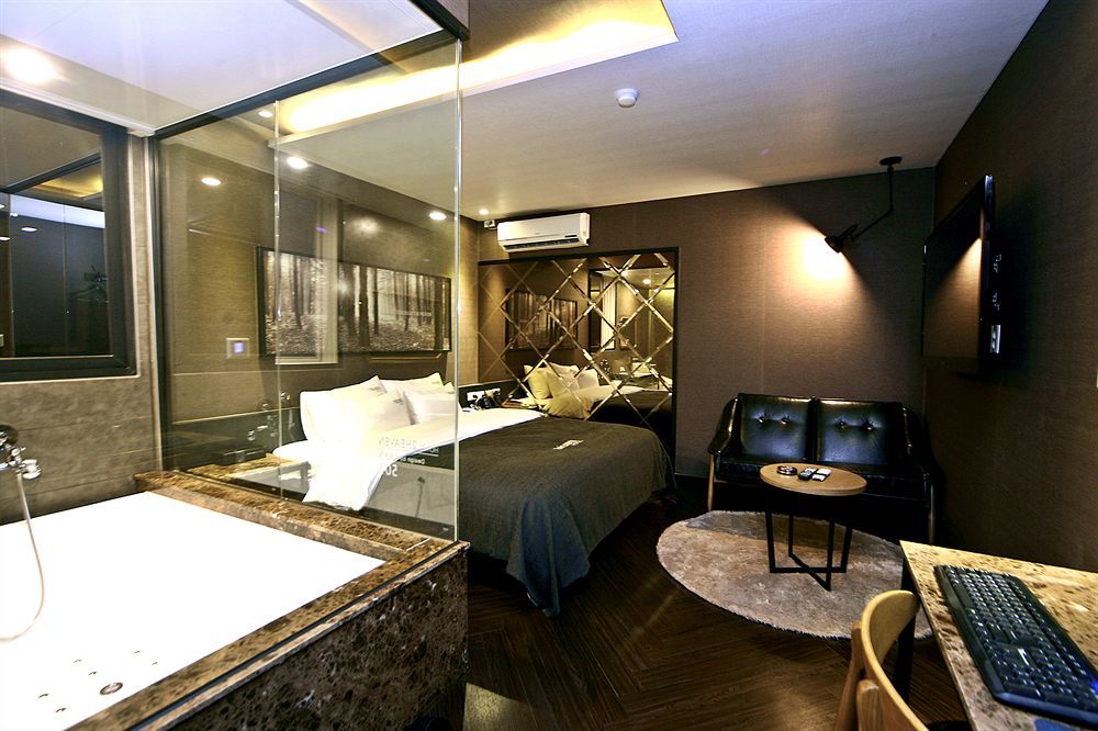 2 Heaven Hotel Seomyeon Busan Ngoại thất bức ảnh