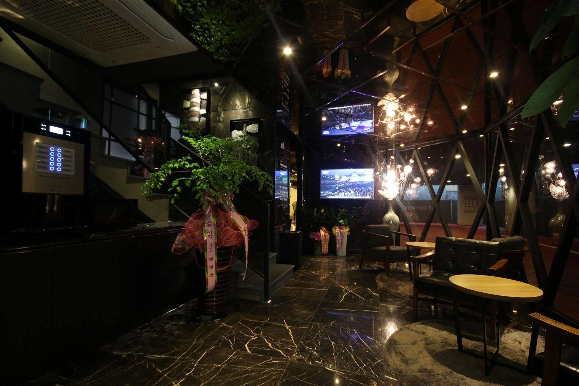 2 Heaven Hotel Seomyeon Busan Ngoại thất bức ảnh