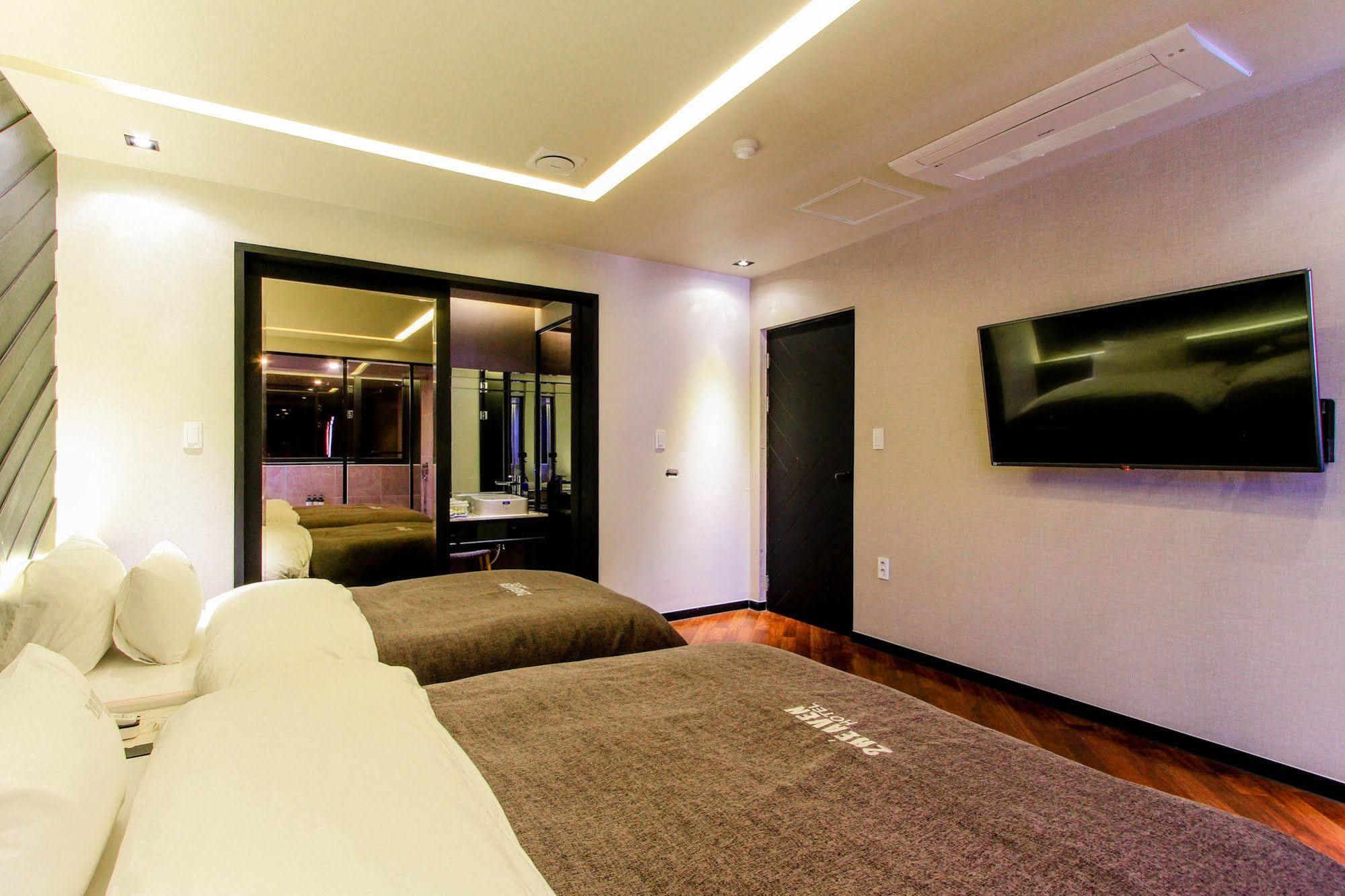2 Heaven Hotel Seomyeon Busan Ngoại thất bức ảnh